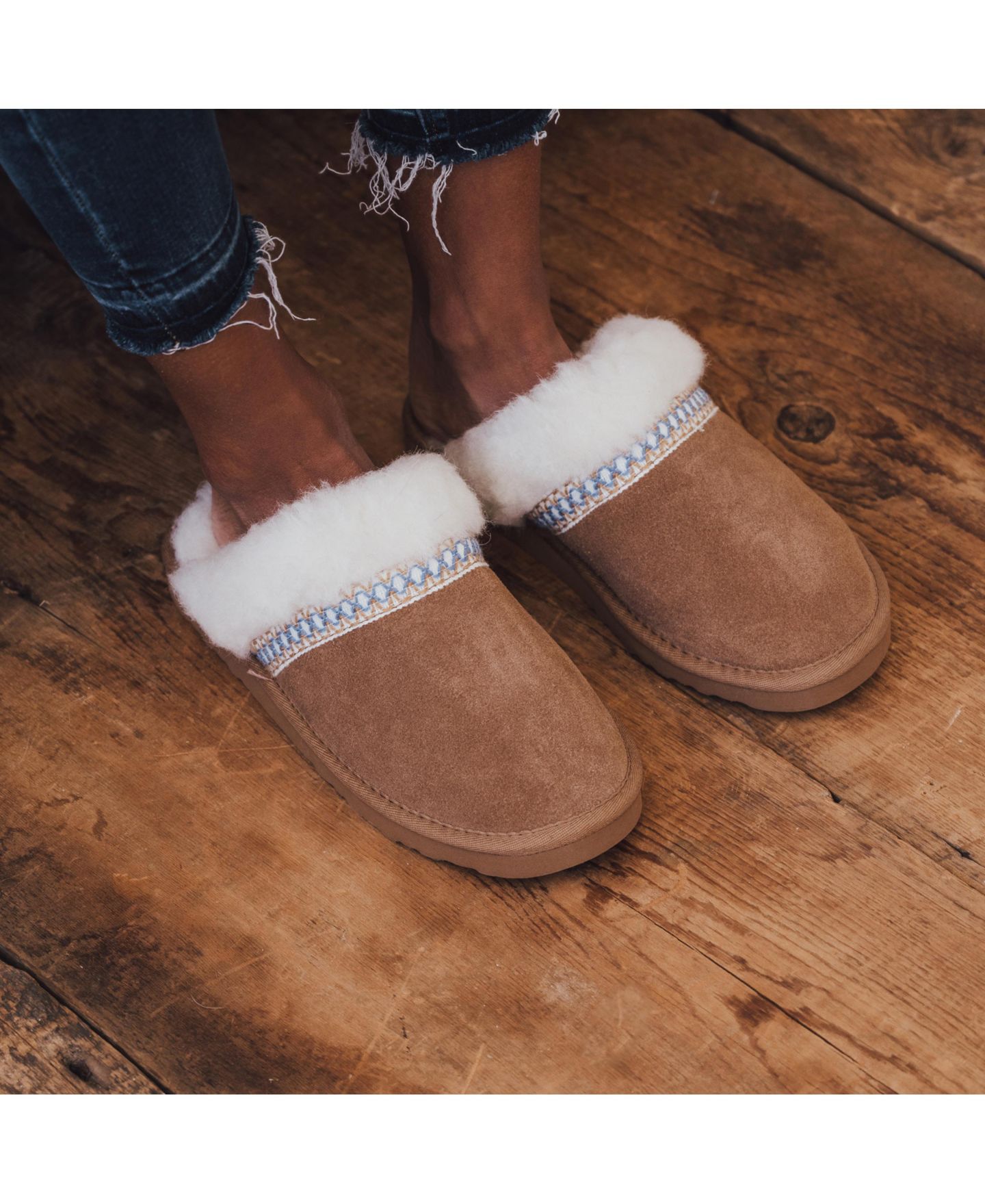 Женские тапочки MUK LUKS Dawn Suede Scuff Slippers, цвет: Карамельный — фото 4