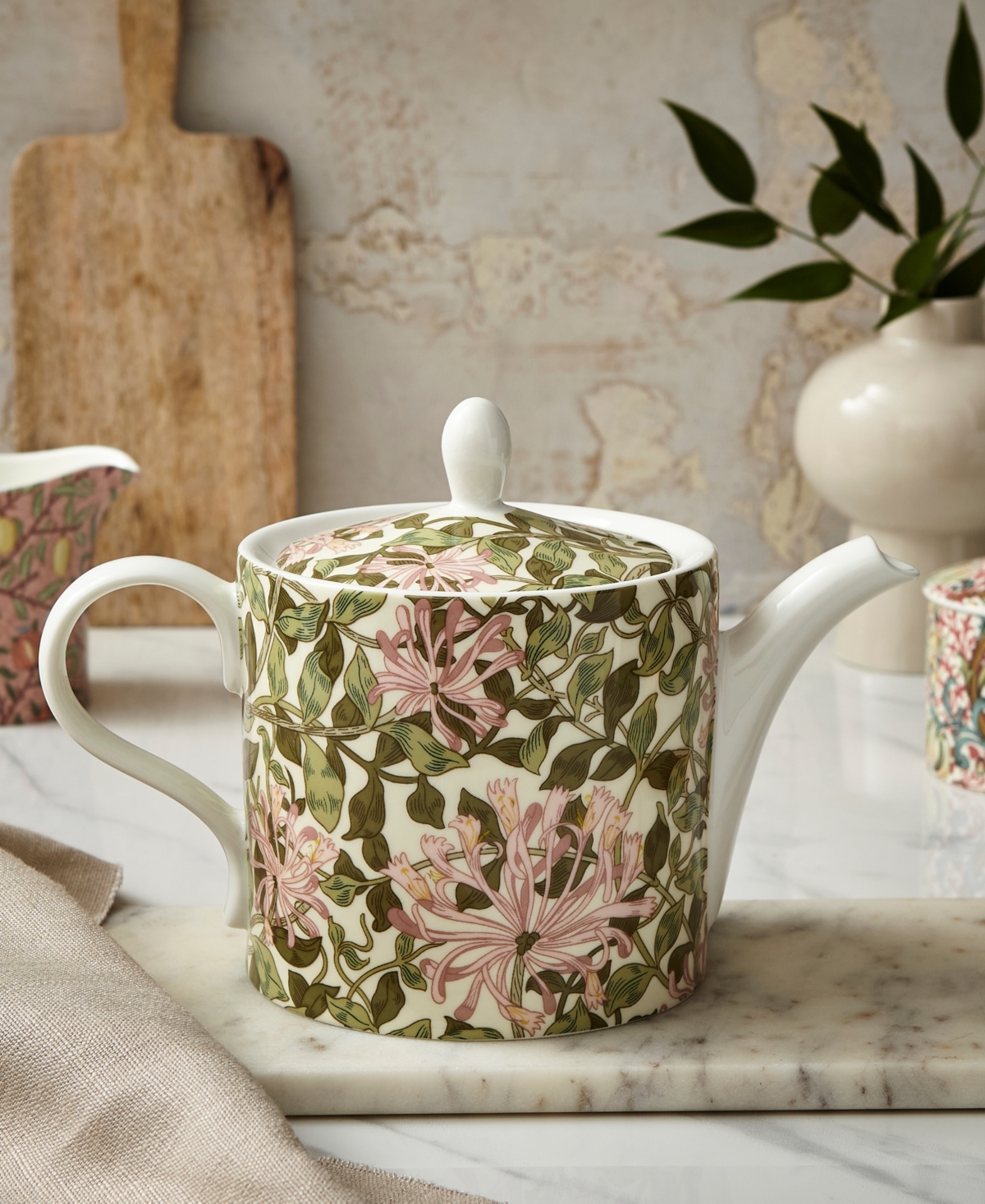 Spode Morris & Co. Honeysuckle Teapot In Pink