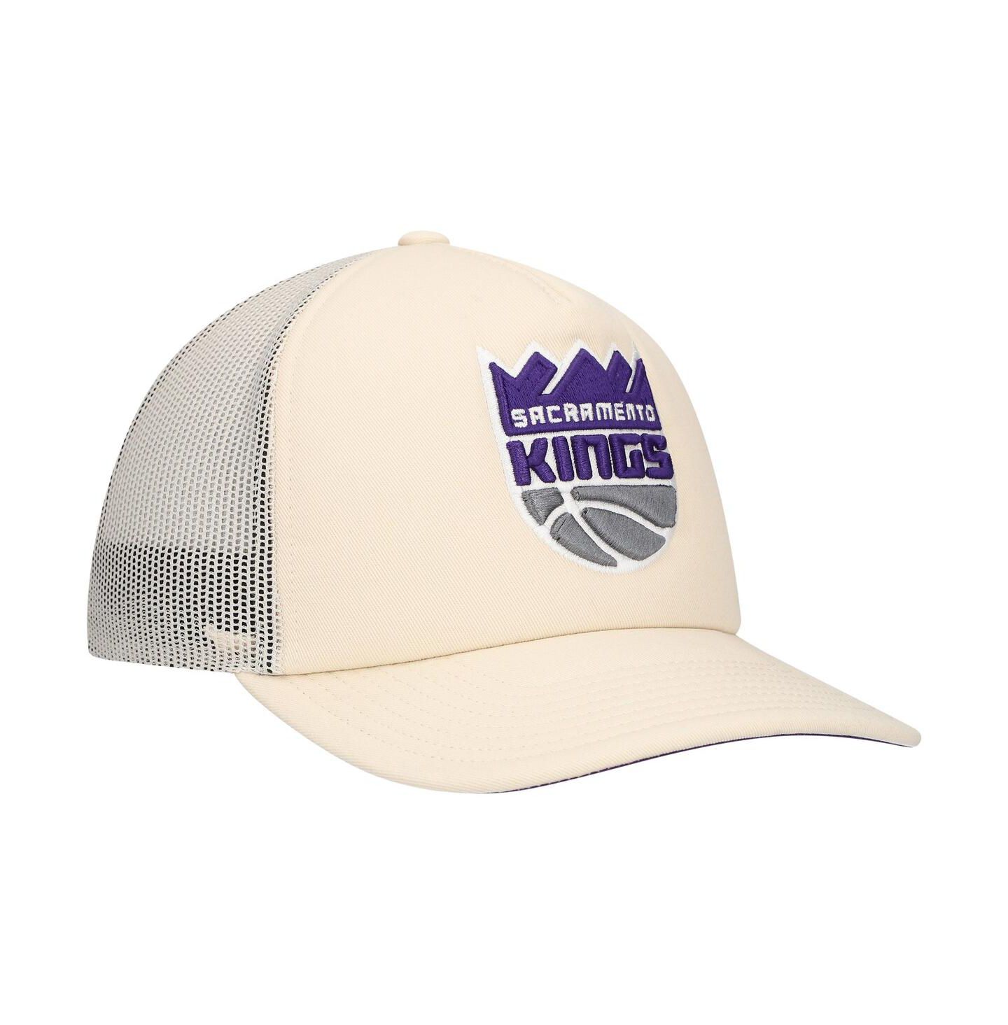 Мужская кепка Mitchell & Ness Cream Sacramento Kings Trucker Adjustable Hat — фото 4