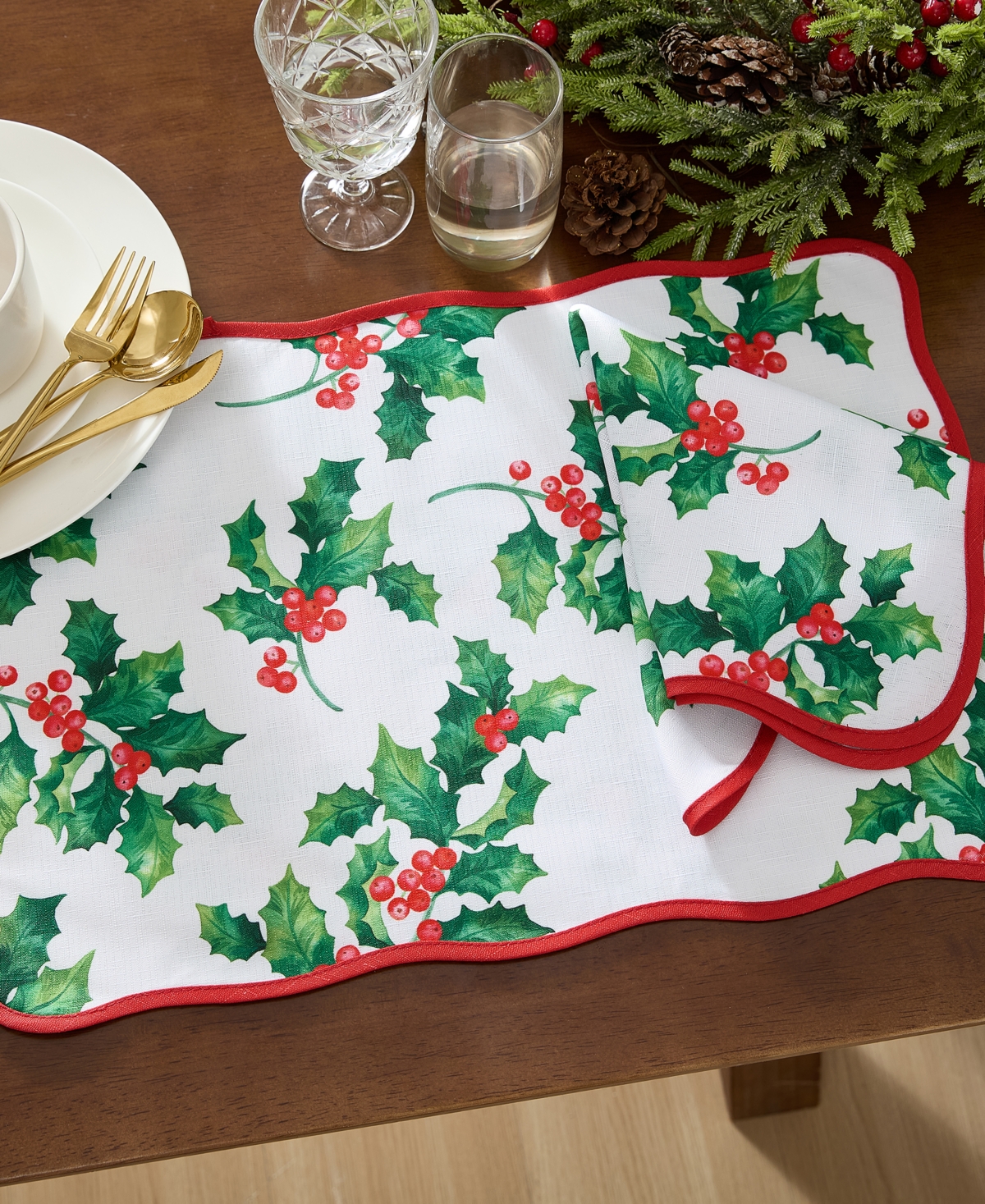 Elrene Classic Holly Scallop Border Placemats 19"x 13", Set Of 4 In Multi