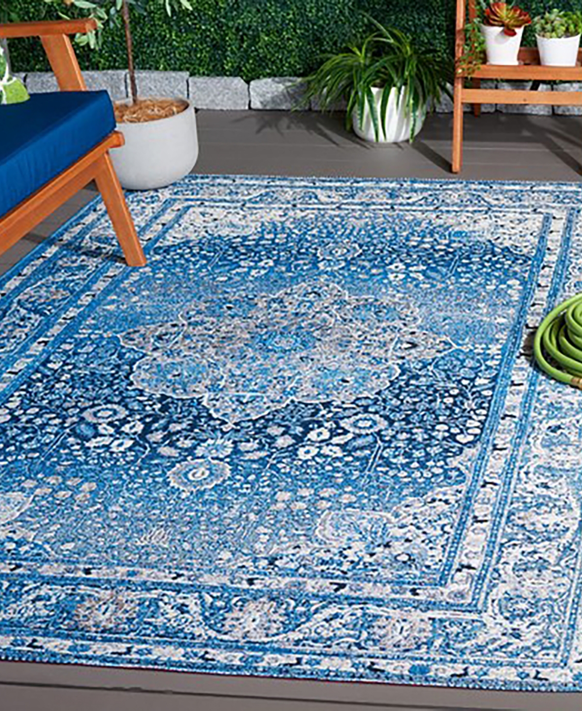 Safavieh Barbados Indoor/Outdoor BAR558M 4'x6' Area Rug -Ivory