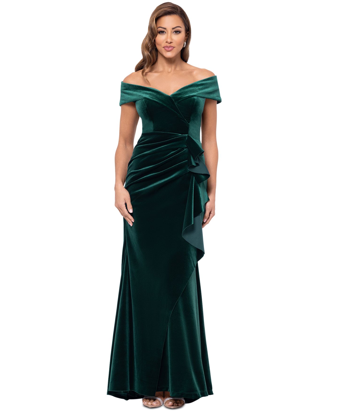 Женское платье XSCAPE Petite Ruffled Off-The-Shoulder Velvet Gown, цвет: Тёмно-зелёный — фото 1