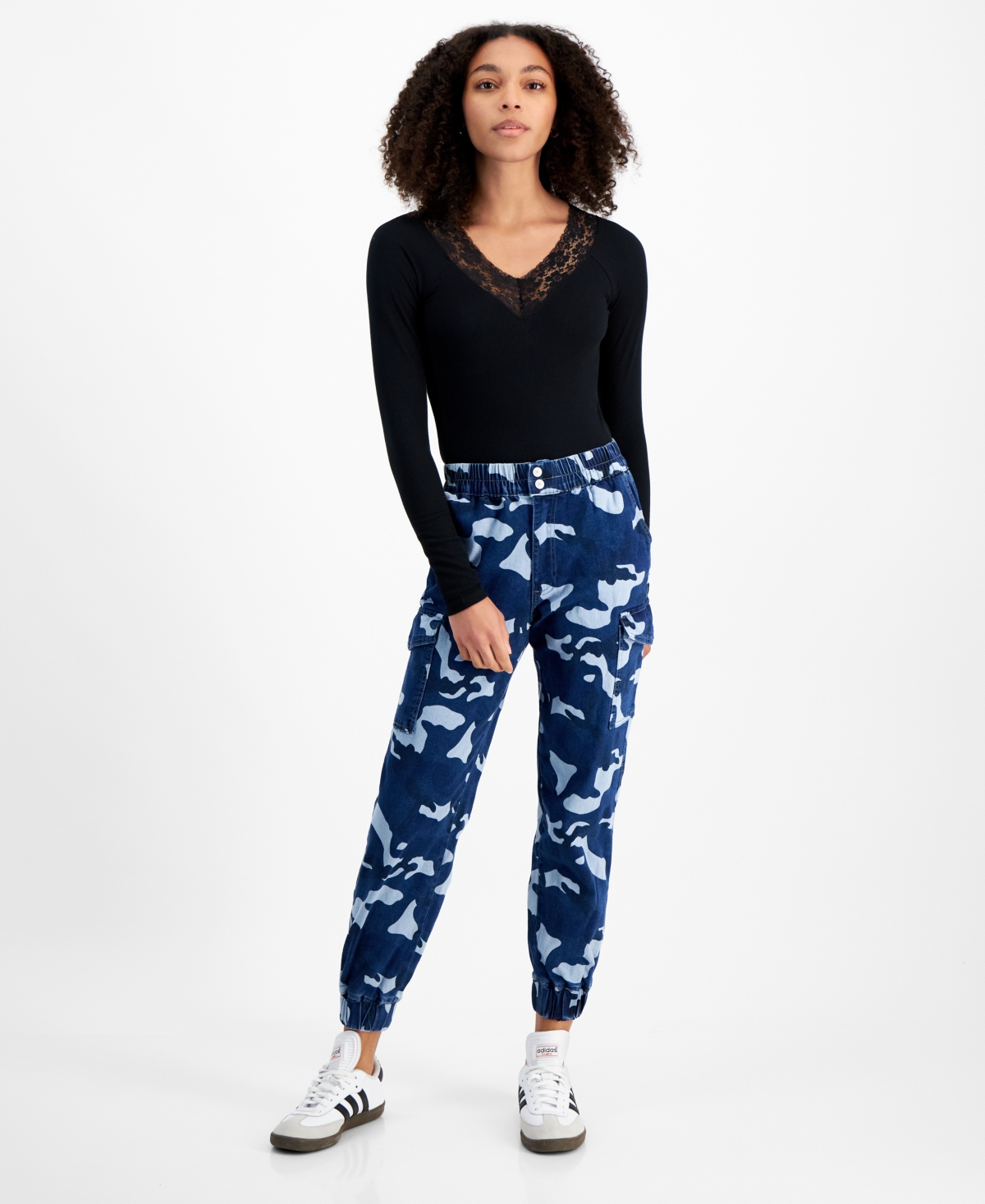 Madden Girl Juniors' High-rise Camo-print Cargo Joggers In Denim Camo