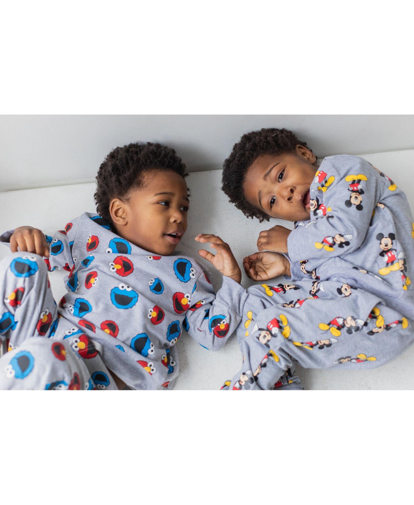 Комплект Sesame Street Sweatshirt and Fleece Pants Set для мальчиков-малышей, цвет: Серый — фото 6