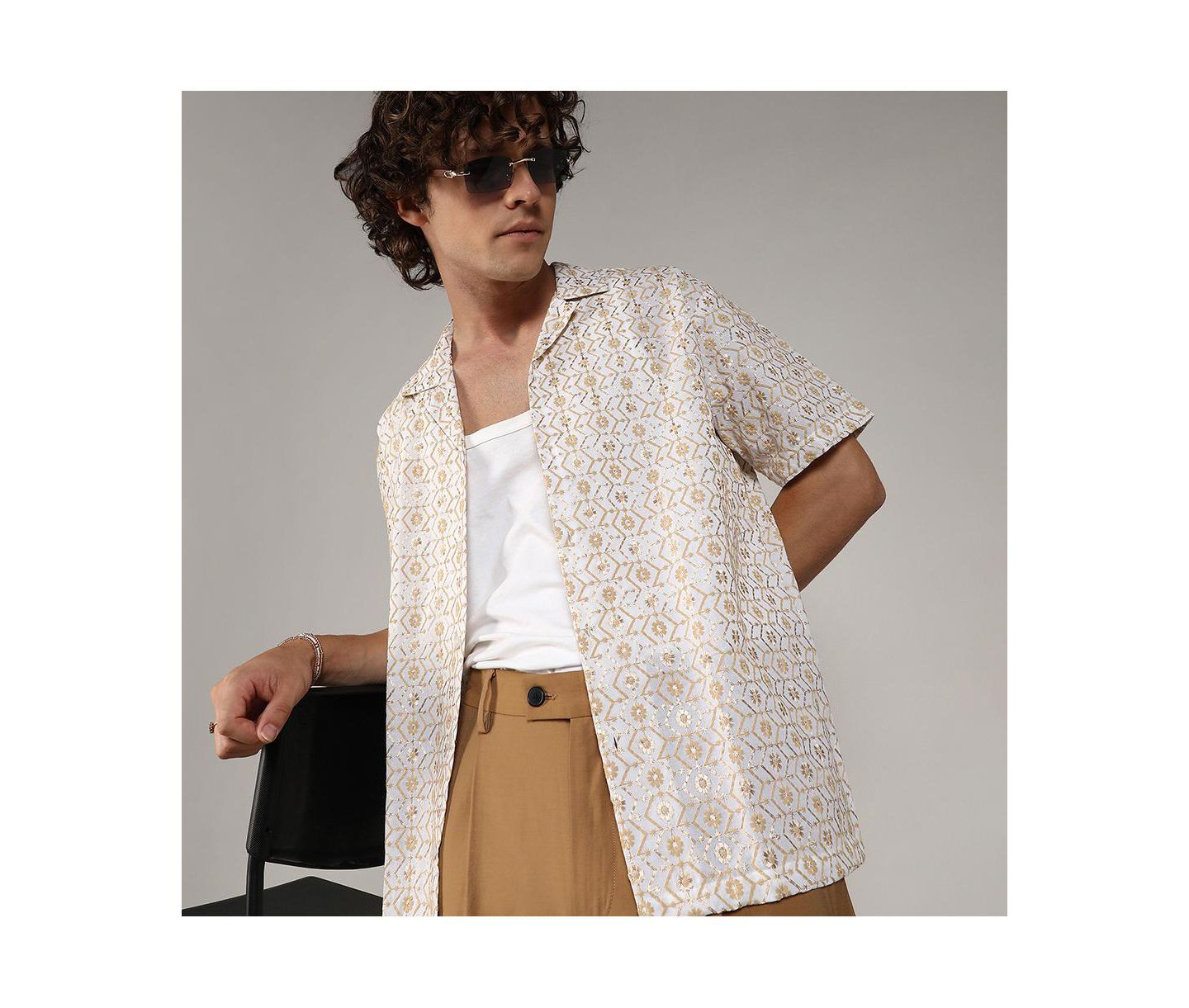 Мужская рубашка Cahoot Campus Sutra Off-White & Beige Embroidered Geometric, цвет: Чёрный — фото 8