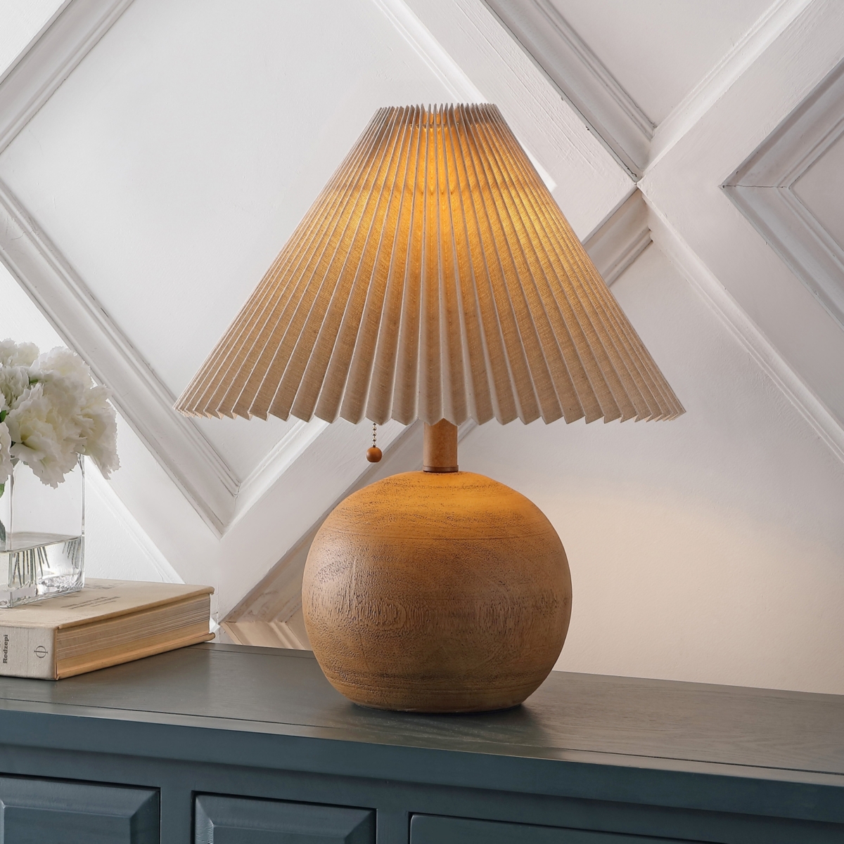 Jonathan Y Aksel 17.25" Coastal Scandinavian Resin/Iron Sphere Led Table Lamp with Pleated Shade and Pull Chain, Beige Wood Finish/White