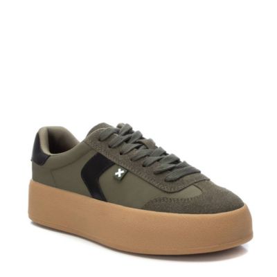 Women's Lace-Up Sneakes