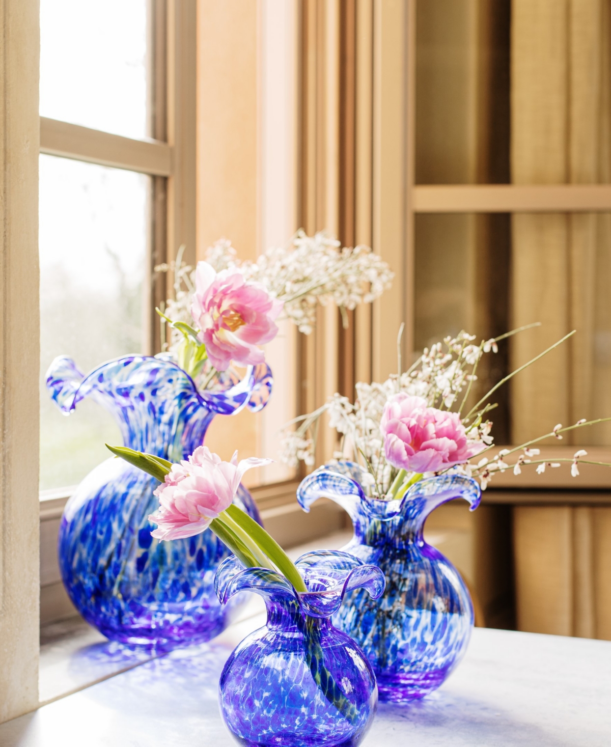 Vietri Hibiscus Glass Cobalt Tortoiseshell Large Fluted Vase In Blue