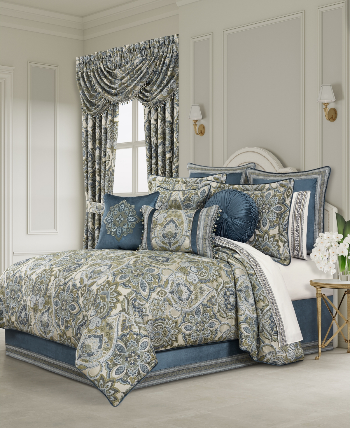 J Queen New York Avellino 4-pc. Comforter Set, Queen In Spa
