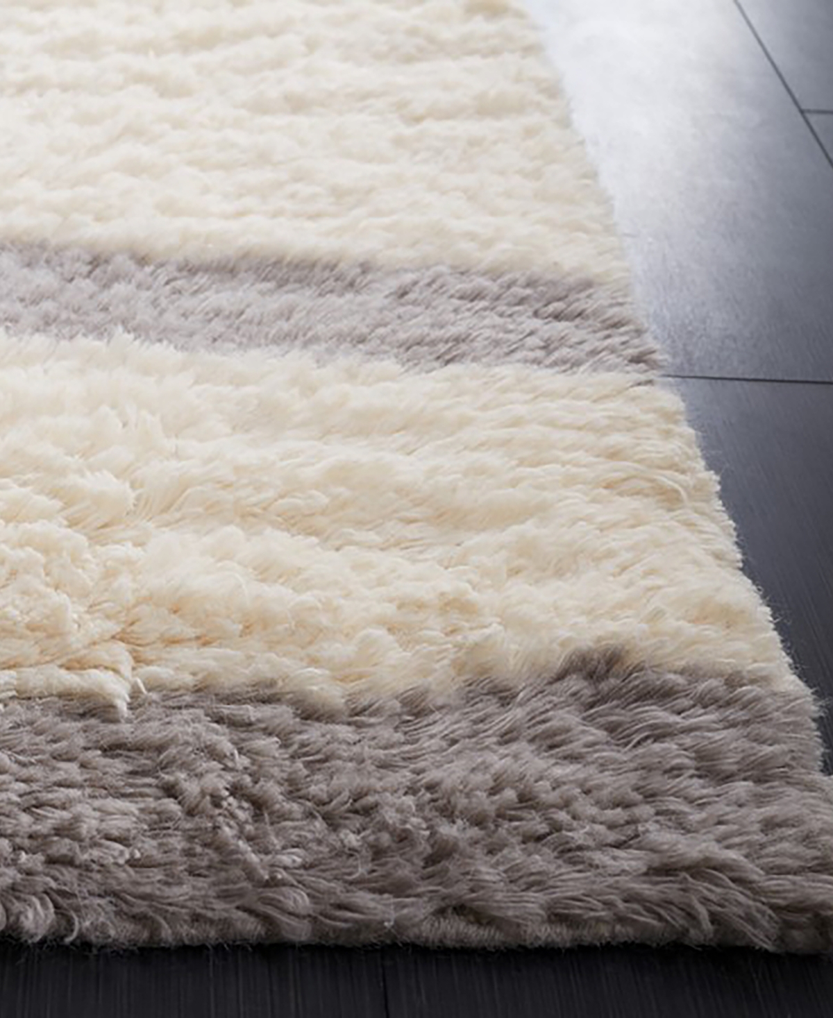 Safavieh Casablanca 704 CSB704F 4'x6' Area Rug -ivory