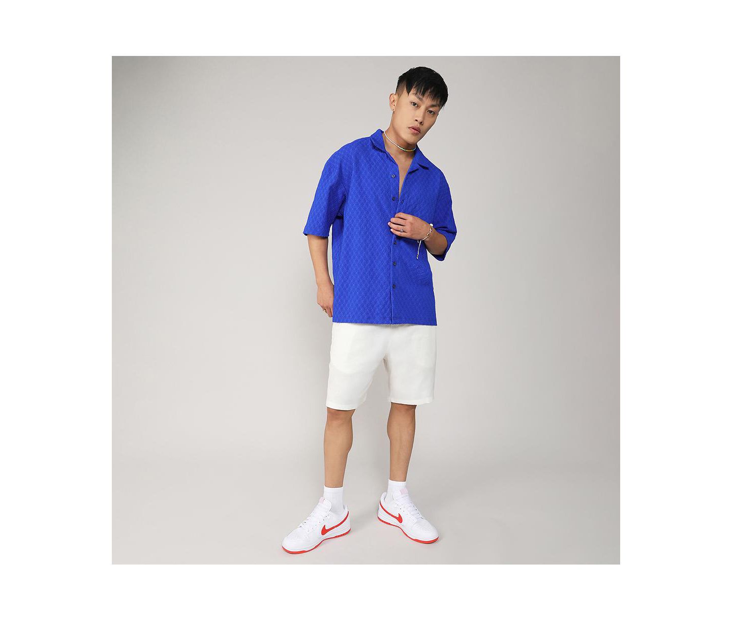 Мужская рубашка Cahoot Royal Blue Textured Geometric Oversized, цвет: Синий — фото 7