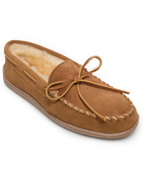 Мужские Minnetonka Men's Sheepskin Hardsole Moccasin Slippers