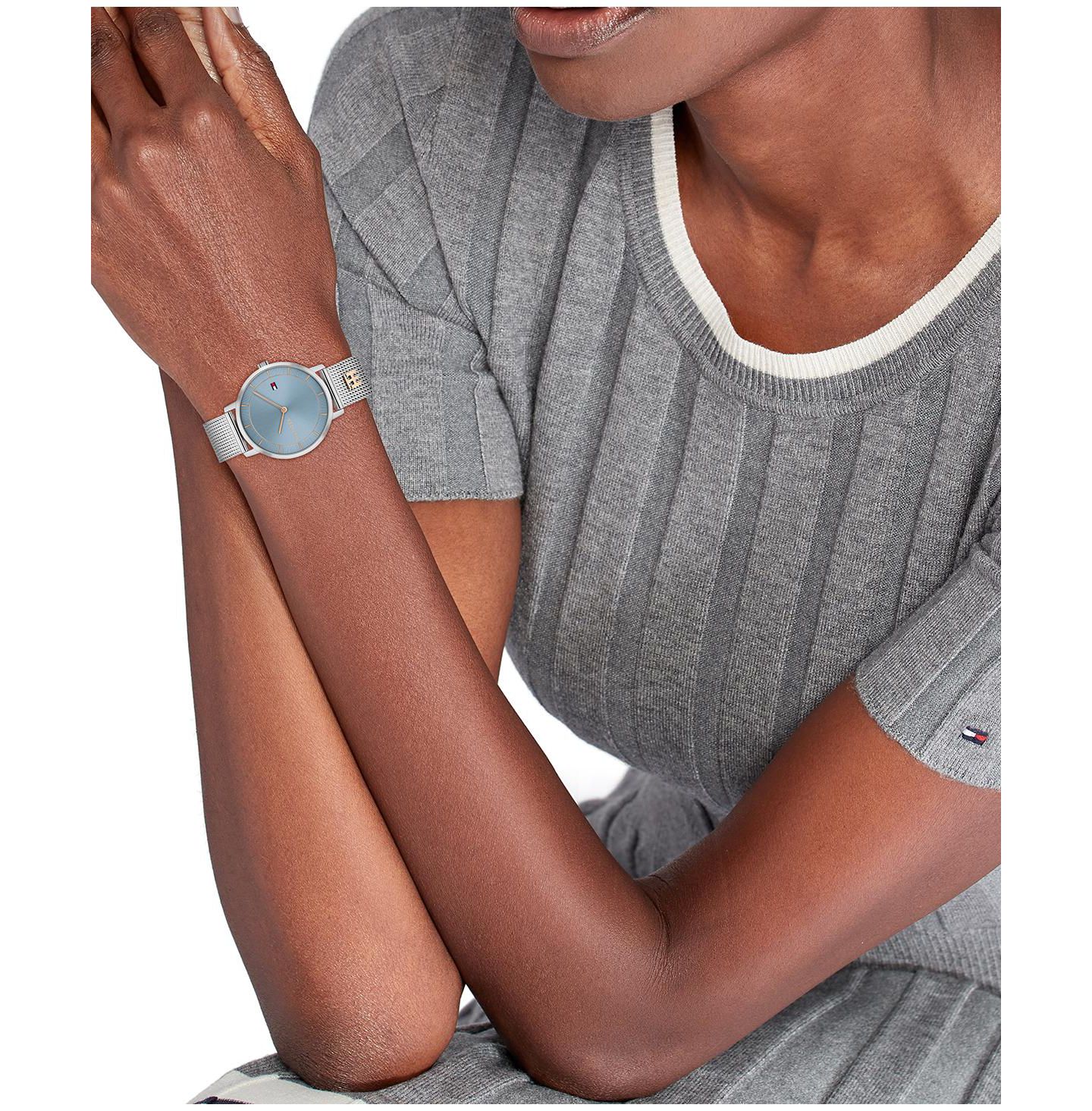 Женские часы Tommy Hilfiger Quartz Silver-Tone Stainless Steel and Carnation Gold Steel Mesh Bracelet Watch 35mm — фото 4