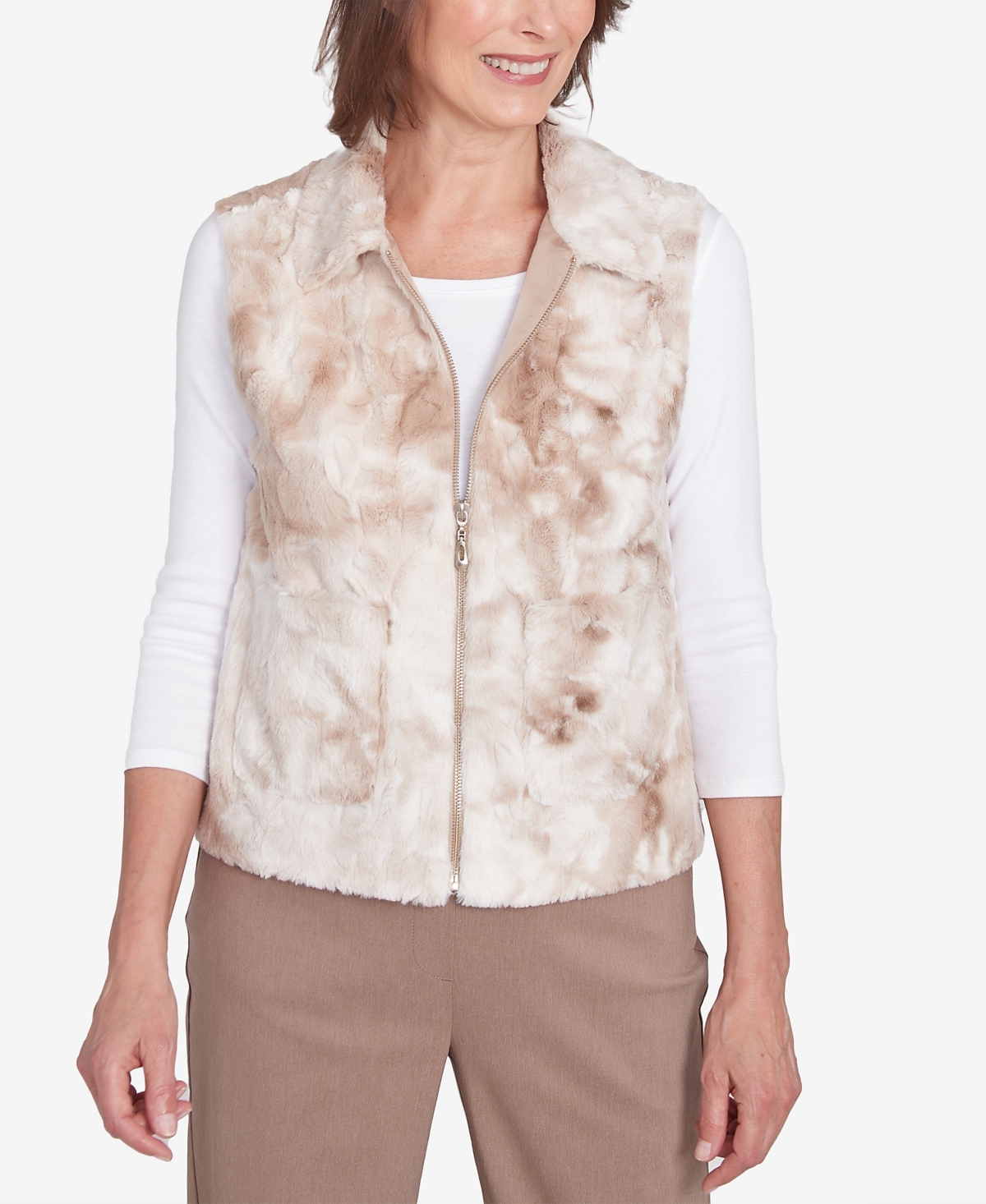 Alfred Dunner Womens Pocket Faux Fur Sweater Vest In Fawn