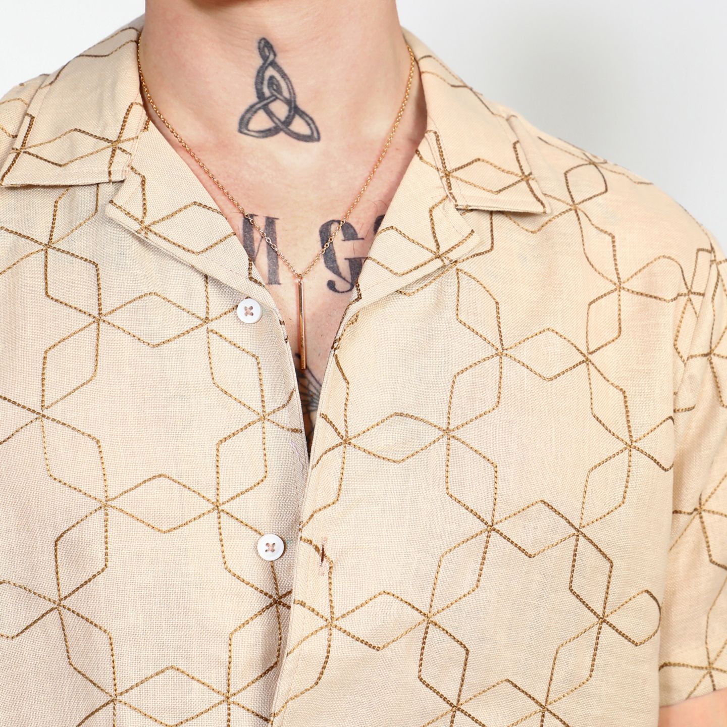 Мужская рубашка Cahoot Campus Sutra Beige Embroidered Geometric-Lined, цвет: Бежевый / Хаки — фото 6
