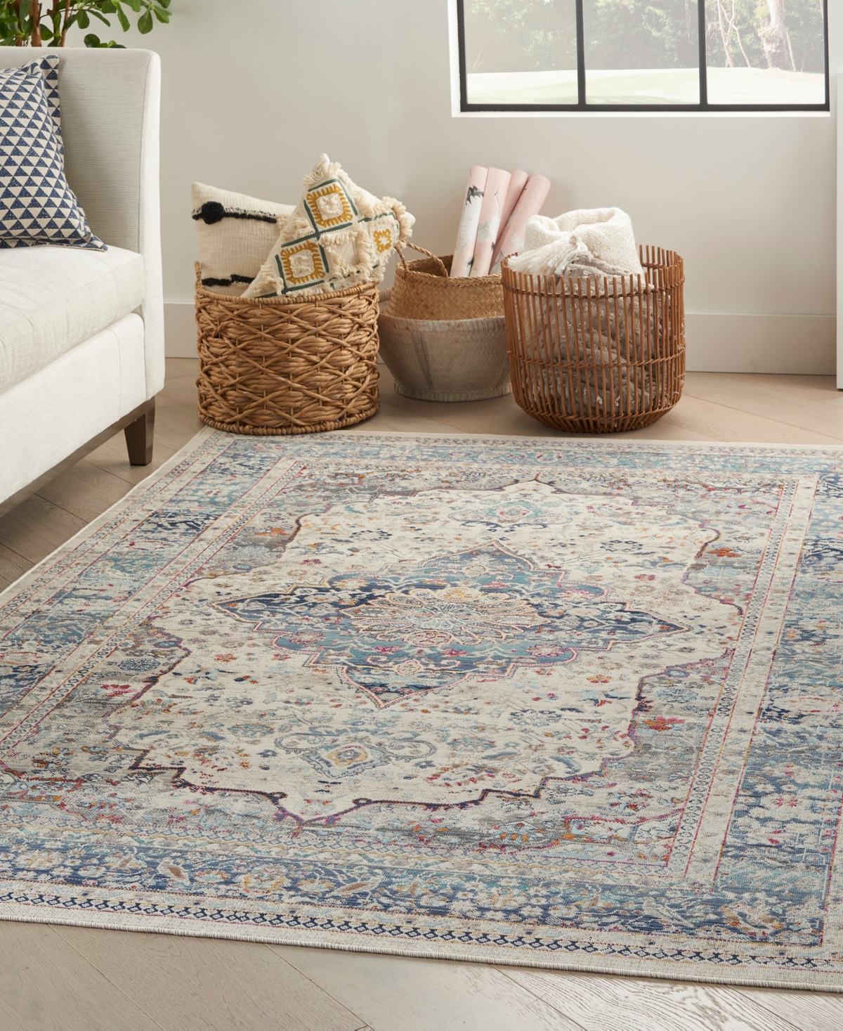Nourison Home Vintage Kashan Vka07 4'x6' Area Rug In Ivory,blue