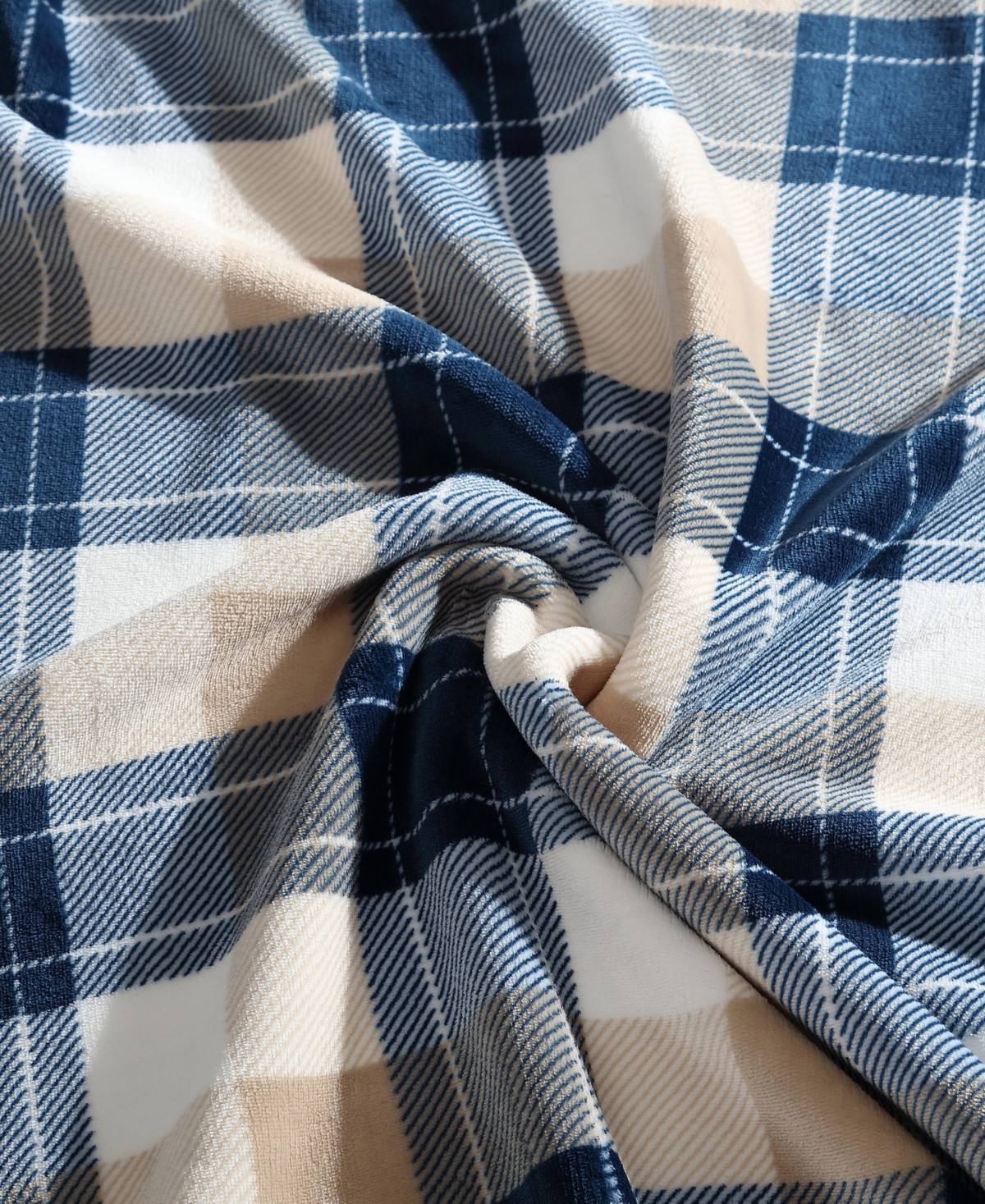 Nautica Brushed Flannel Throw, 70" X 50" In Navy,white