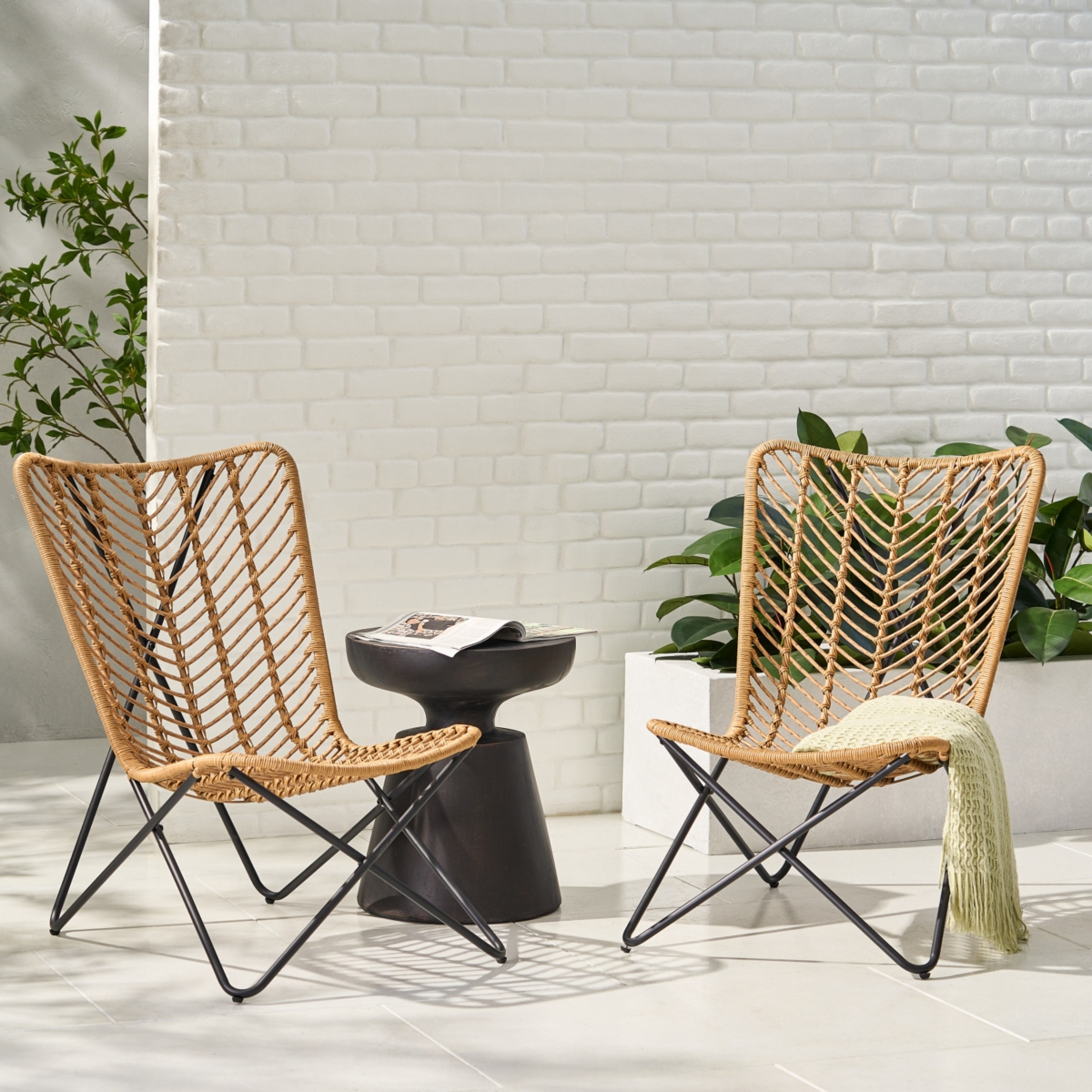 Boho-Chic Wicker Patio Chair Set With Geometric Base