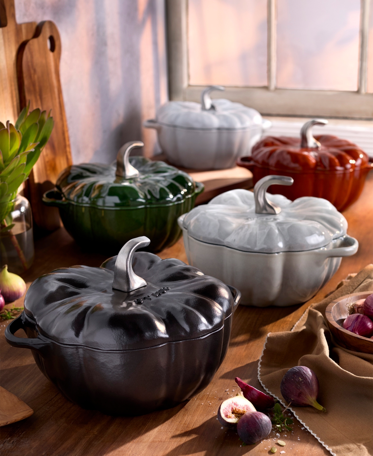 Staub Enameled Cast Iron 3.5-qt Pumpkin Cocotte In Black