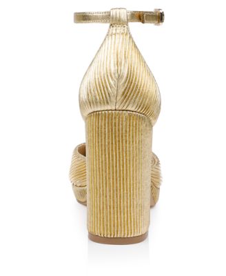 Women's Stephanie Closed Toe Platform Pumps