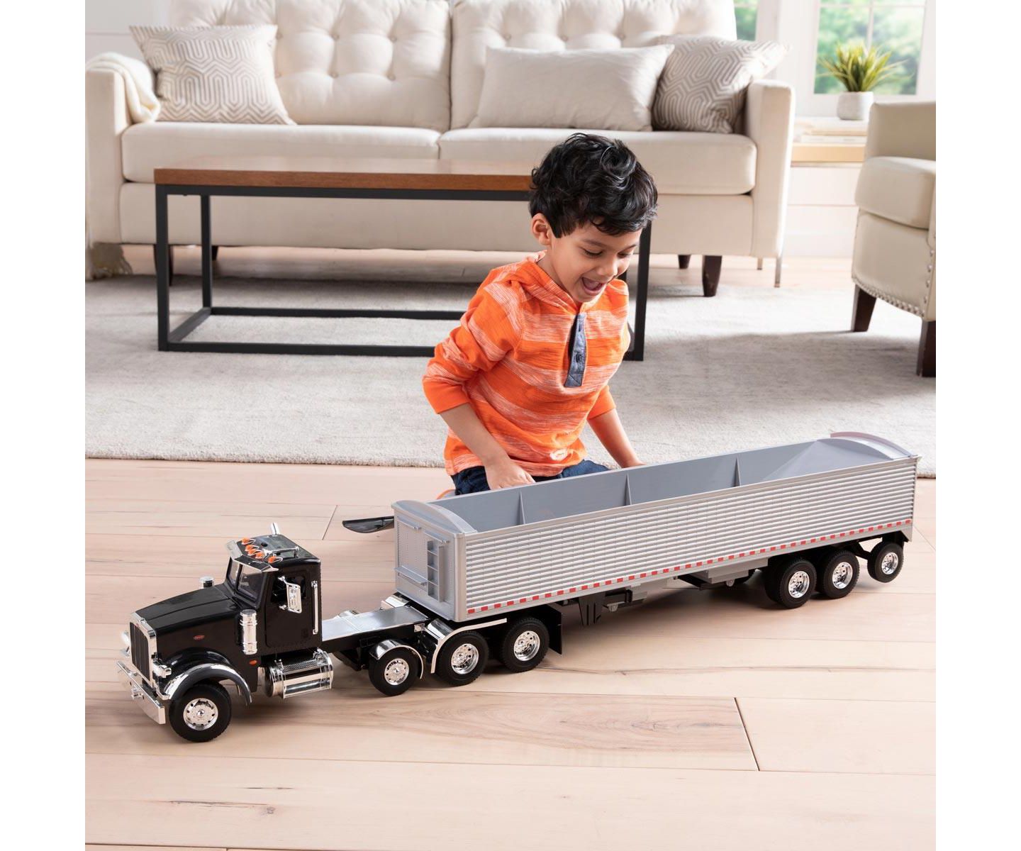 Детская игрушка ERTL 1/16 Big Roads Farm Black Peterbilt Model with Grain Trailer and Lights and Sounds — фото 2