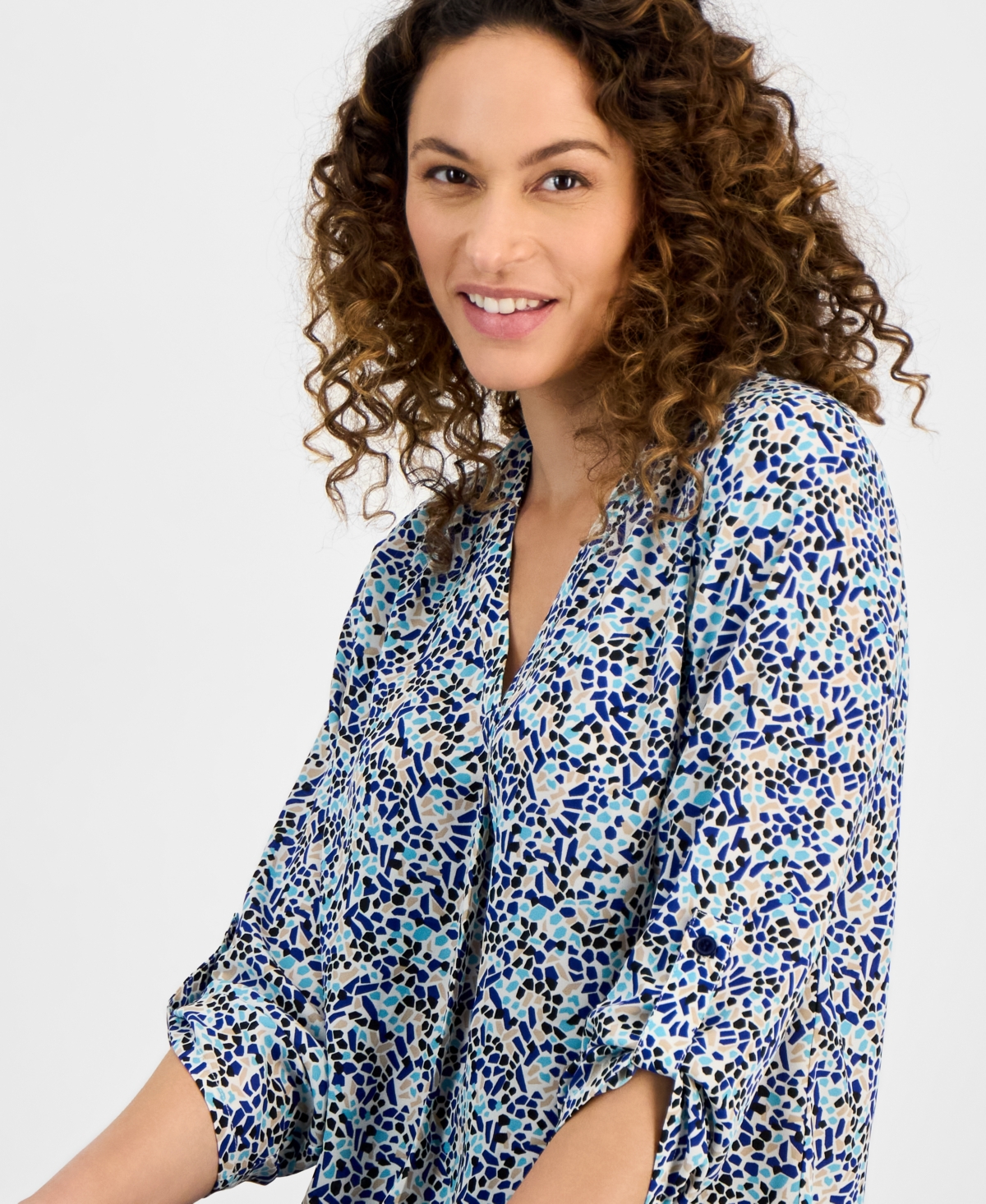 AK ANNE KLEIN PETITE LONG-SLEEVE V-NECK PLEAT-FRONT PRINTED TUNIC 