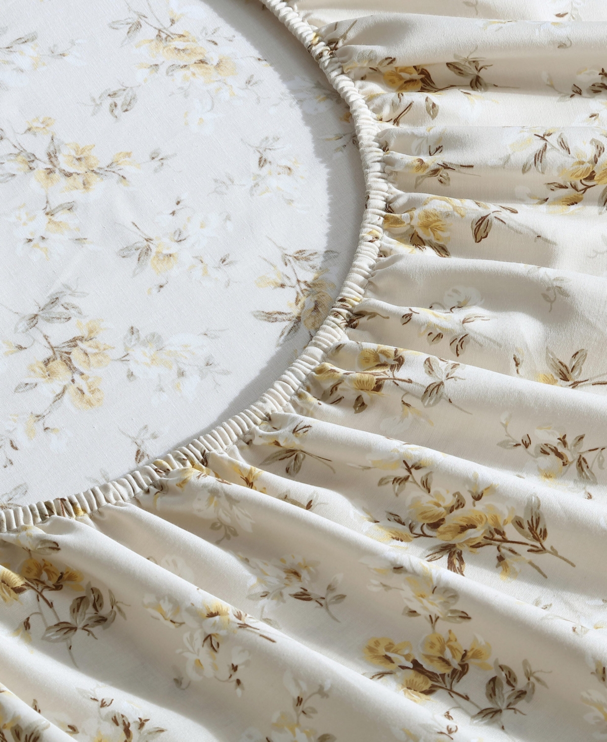 Laura Ashley Closeout!  300 Thread Count Cotton Sateen 4-pc. Sheet Set, Queen In Little Darlings