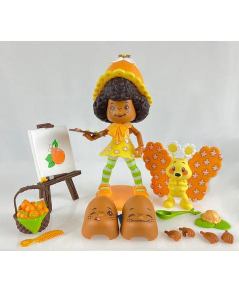 Детская фигурка Strawberry Shortcake Orange Blossom Classic 1:12 Highly-Articulated Fruity-Scented Collectible Action Figure, Ages 8+, цвет: Open Miscellaneous
