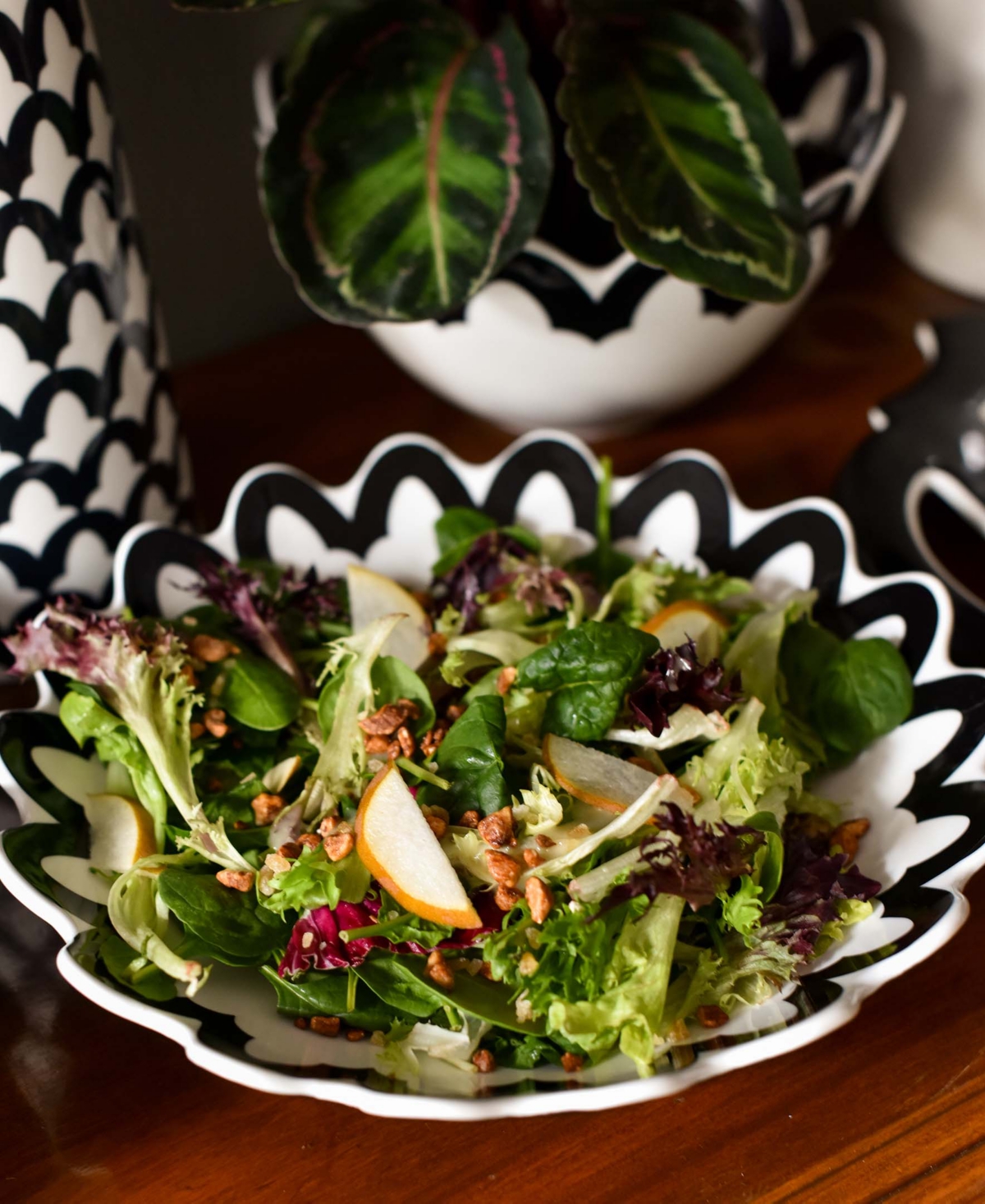 Coton Colors Arabesque Scallop Pasta Bowl In Black