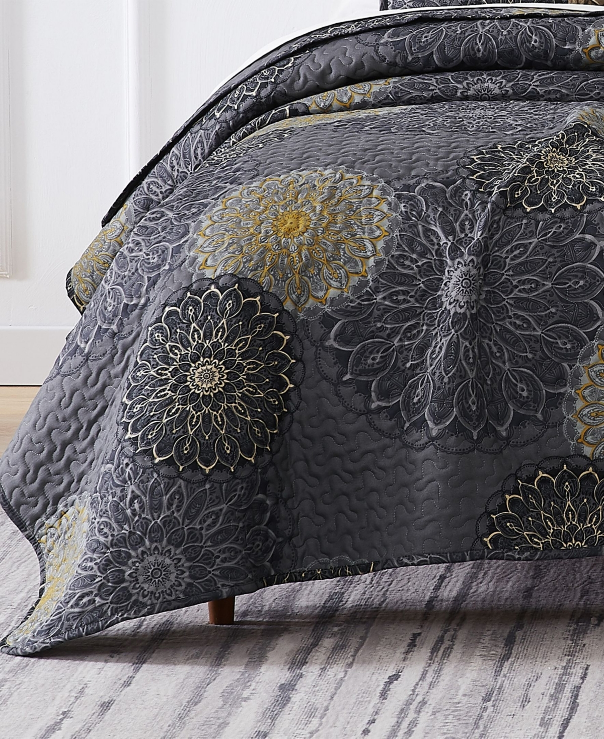 Southshore Fine Linens Midnight Floral 6-Pc. Quilt Set, King/California King