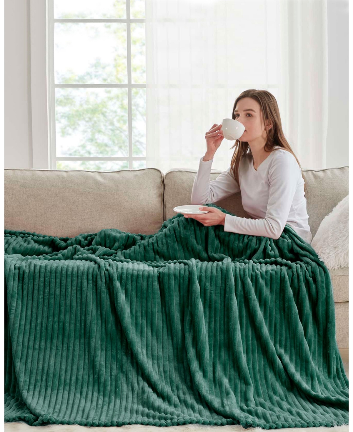 Nestl Cut Plush Lightweight Super Soft Luxury Bed Throw, 50" X 60" In Evergreen