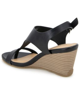 Women's Greatly Thong Almond Toe Wedge Sandals