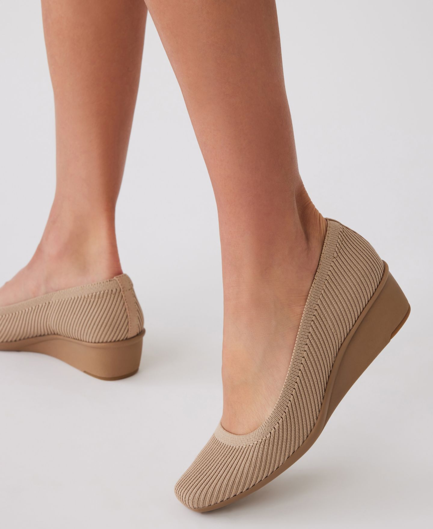 Женские туфли Anne Klein Wisher Knit Wedge Pumps, цвет: Чёрный вязаный — фото 13