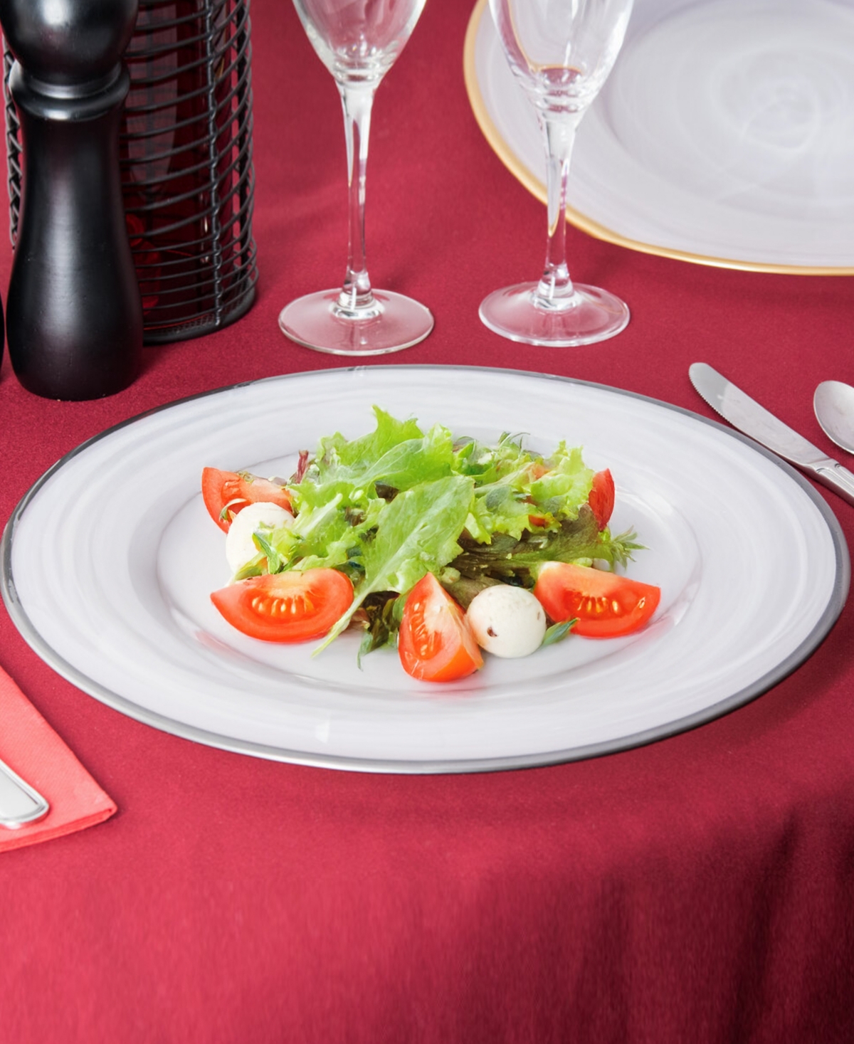 American Atelier Alabaster Silver Glass Charger Plates, Set Of 4 In Silver