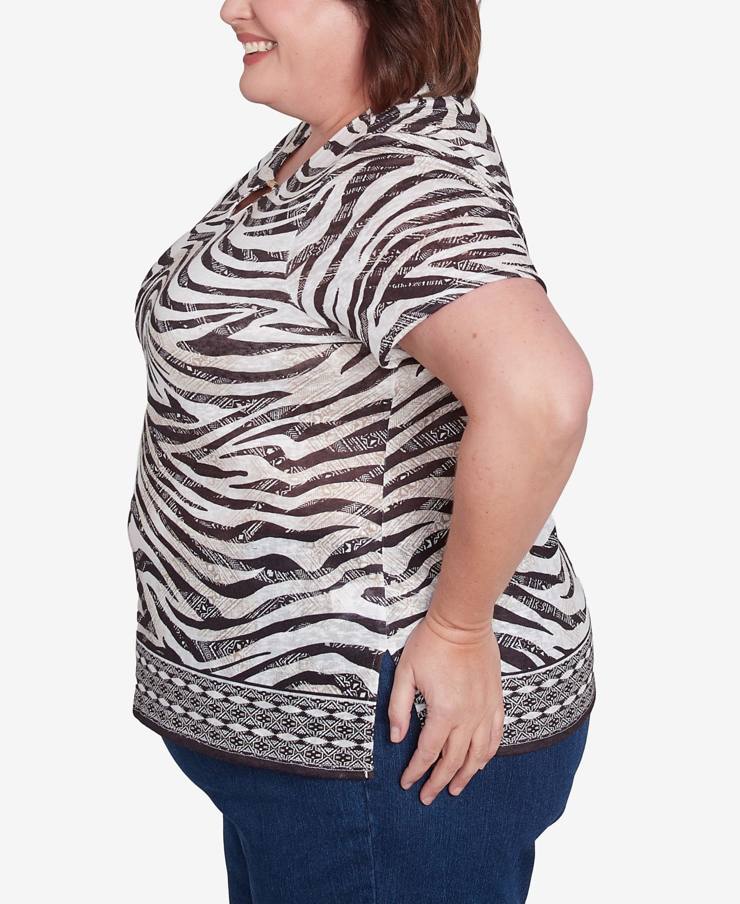 Женский топ Alfred Dunner Plus Size Beaded Split Neck Animal Print, цвет: Чёрный / Светло-коричневый — фото 5