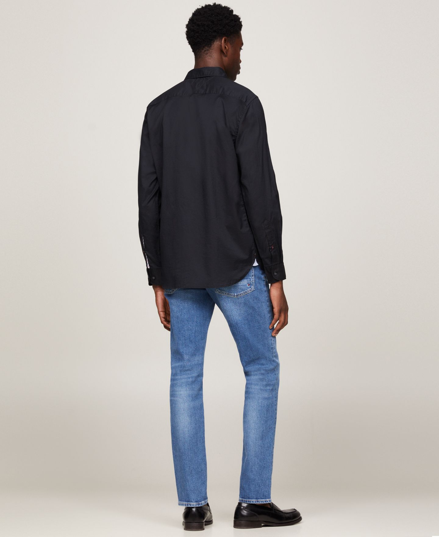 Мужская рубашка Tommy Hilfiger Regular-Fit Stretch Poplin Button-Down, цвет: Чёрный — фото 2