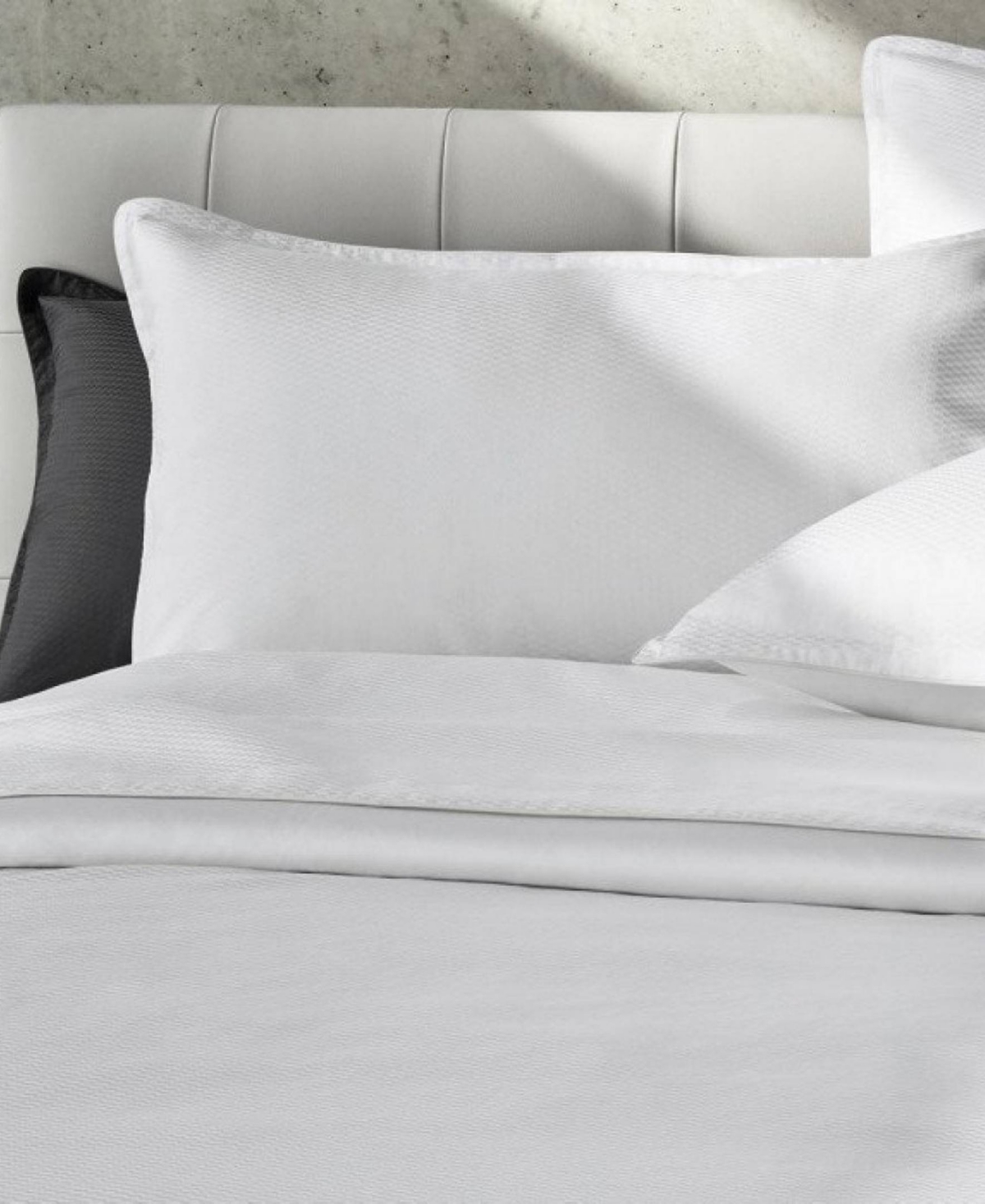 Boss Home By Hugo Boss Loft 300 Thread Count Cotton Fitted Sheet, Queen In Milk