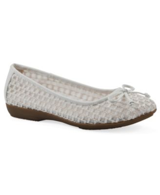 Cliffs by White Mountain