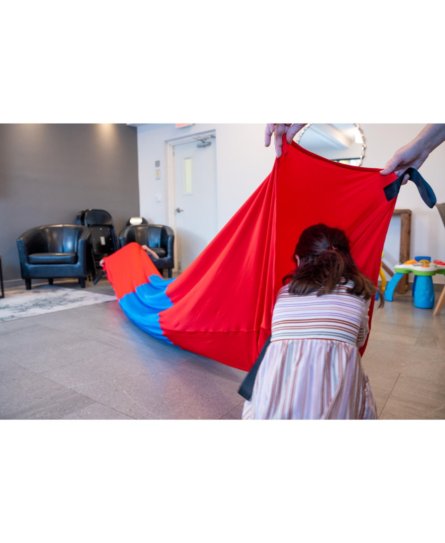 Детская игрушка Bintiva Sensory Compression Tunnel Motor Skill Development Learning Tunnel, Ages 3+ — фото 5