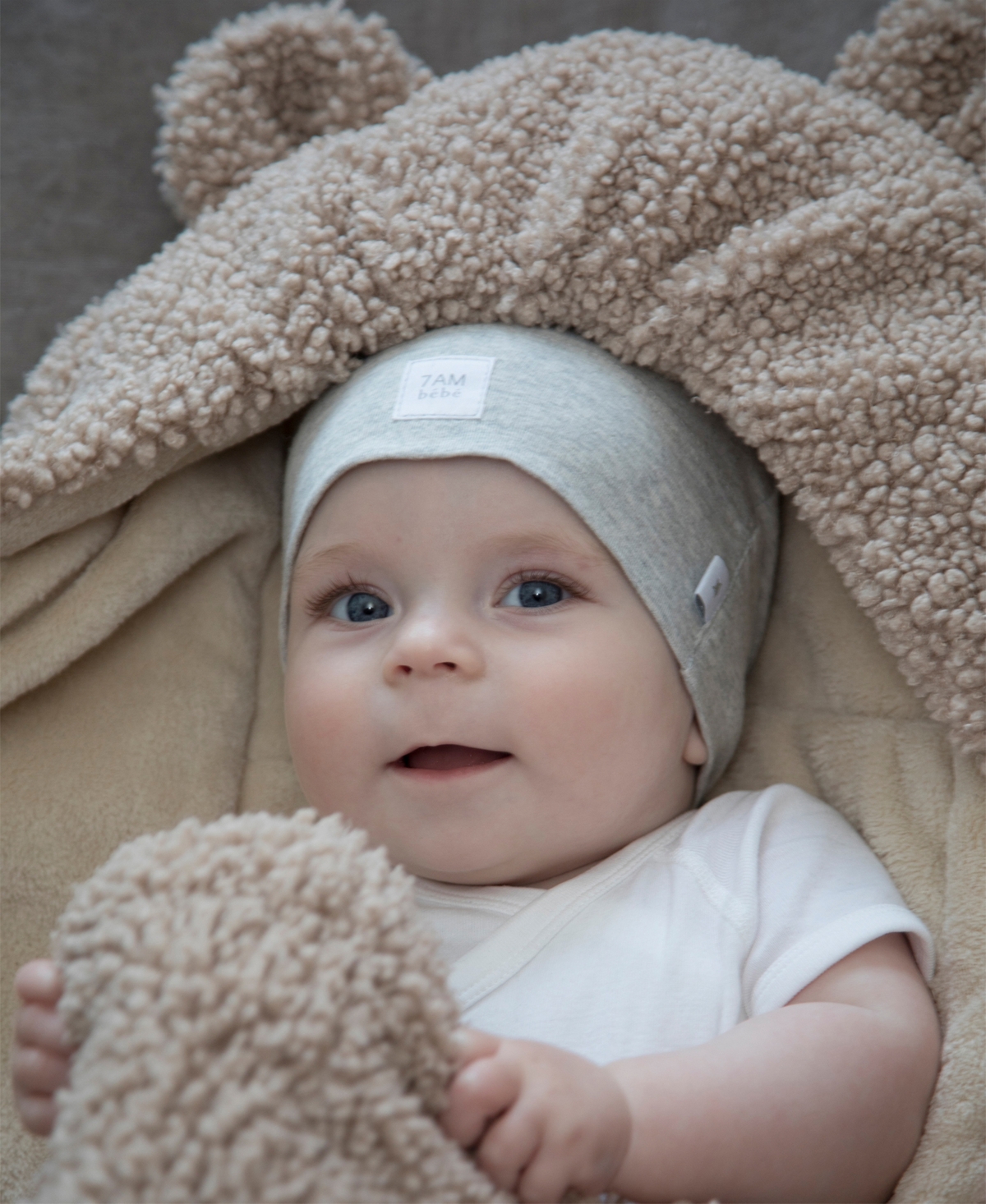 7am Enfant Baby Hooded Nido In Oatmeal