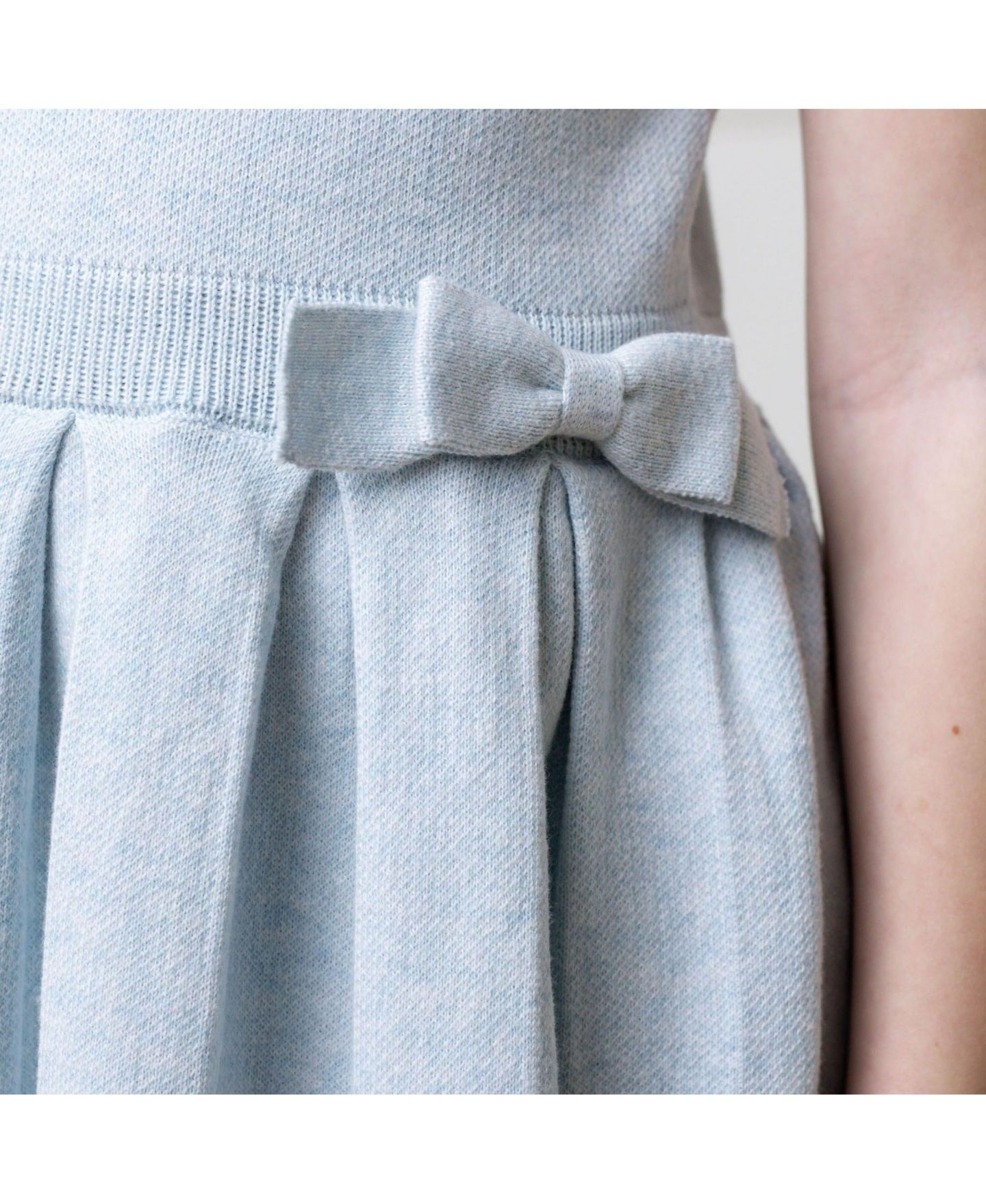 Платье Hope & Henry Heirloom Sleeveless Pleated Sweater Dress with Bow для девочек-малышей, цвет: Светлый синий меланжевый — фото 4
