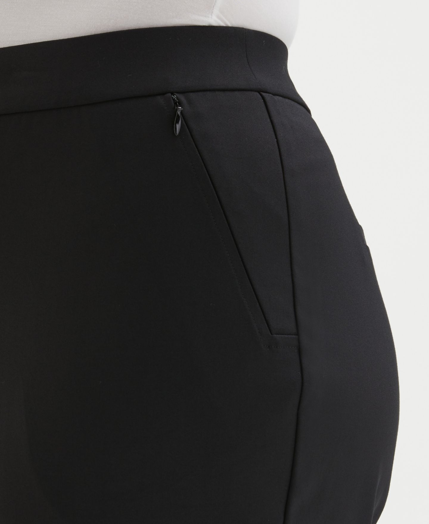 Женские брюки Rafaella Plus Size Satin Mid Rise Twill Capri Pants with Slant Pocket, цвет: Чёрный — фото 4