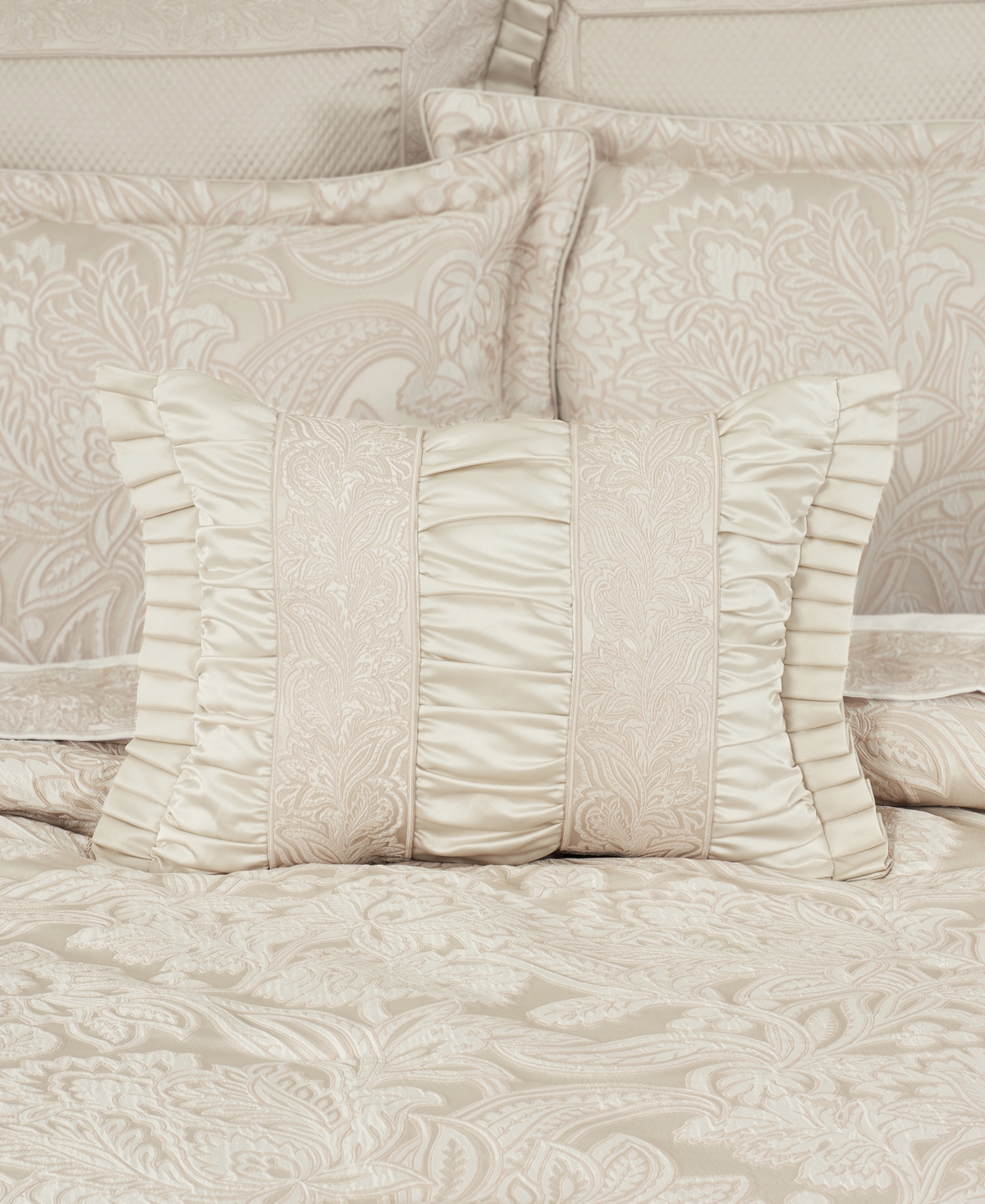 J Queen New York Villanova Boudoir Decorative Pillow, 15" X 20" In Alabaster