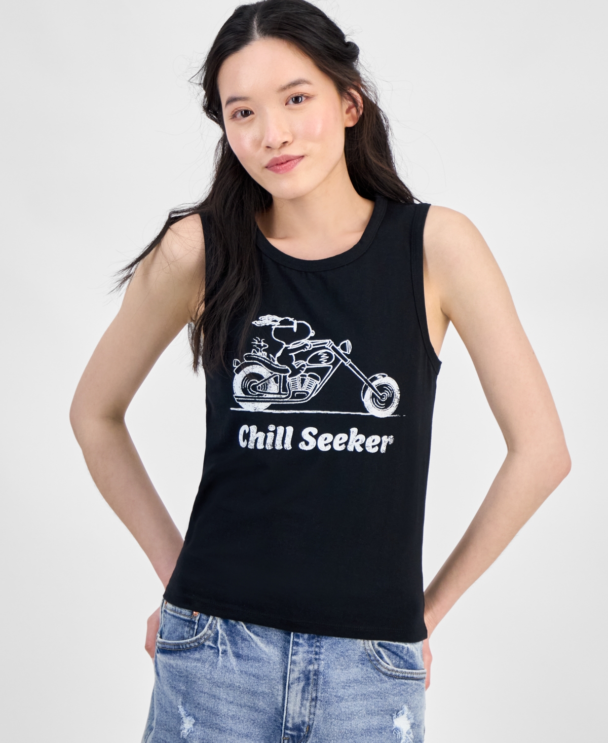 Juniors' Chill Seeker Snoopy Graphic Tank Top - Black