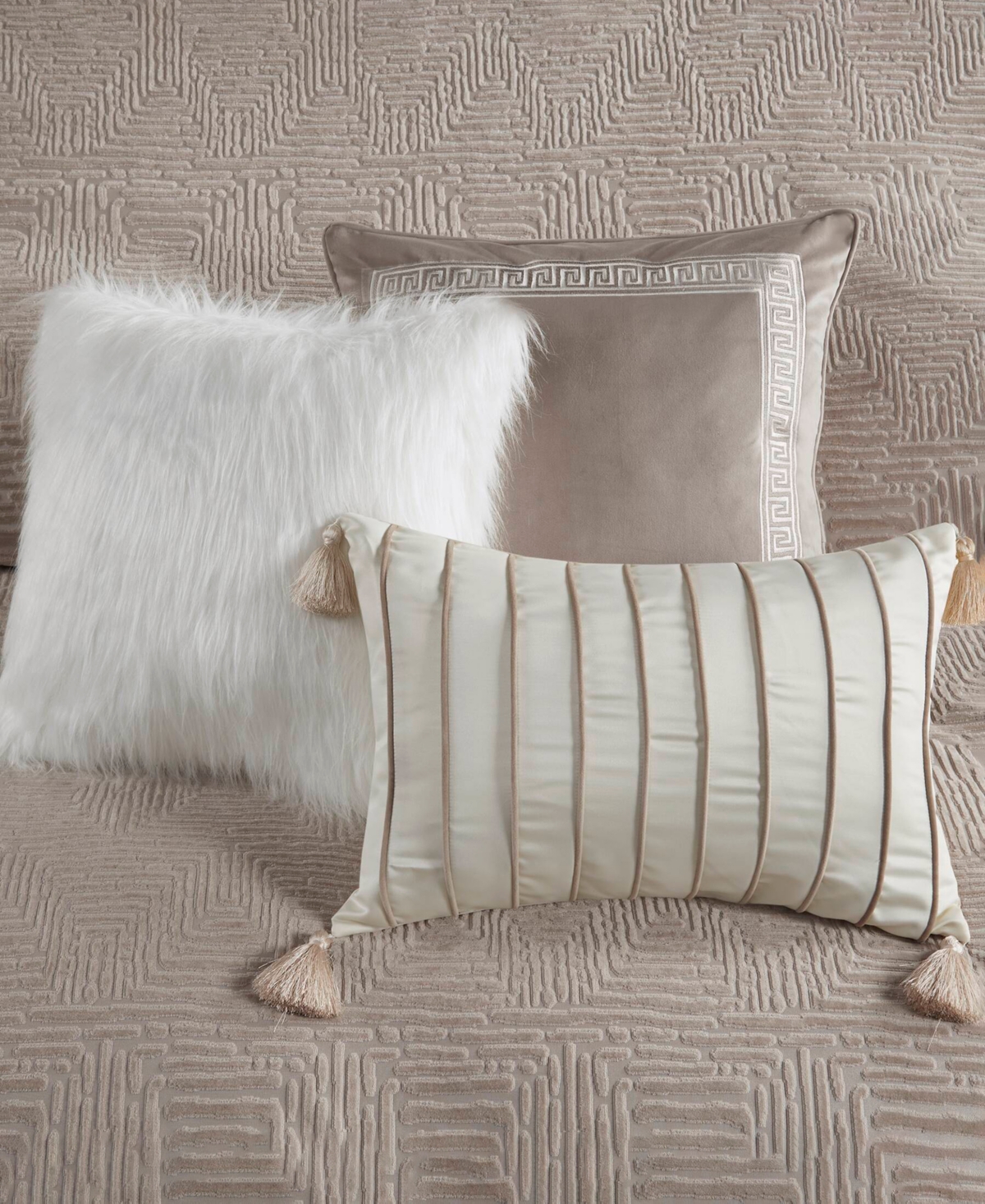 Madison Park Signature Pescal Oversized Velvet 8-Pc. Comforter Set, Full/Queen