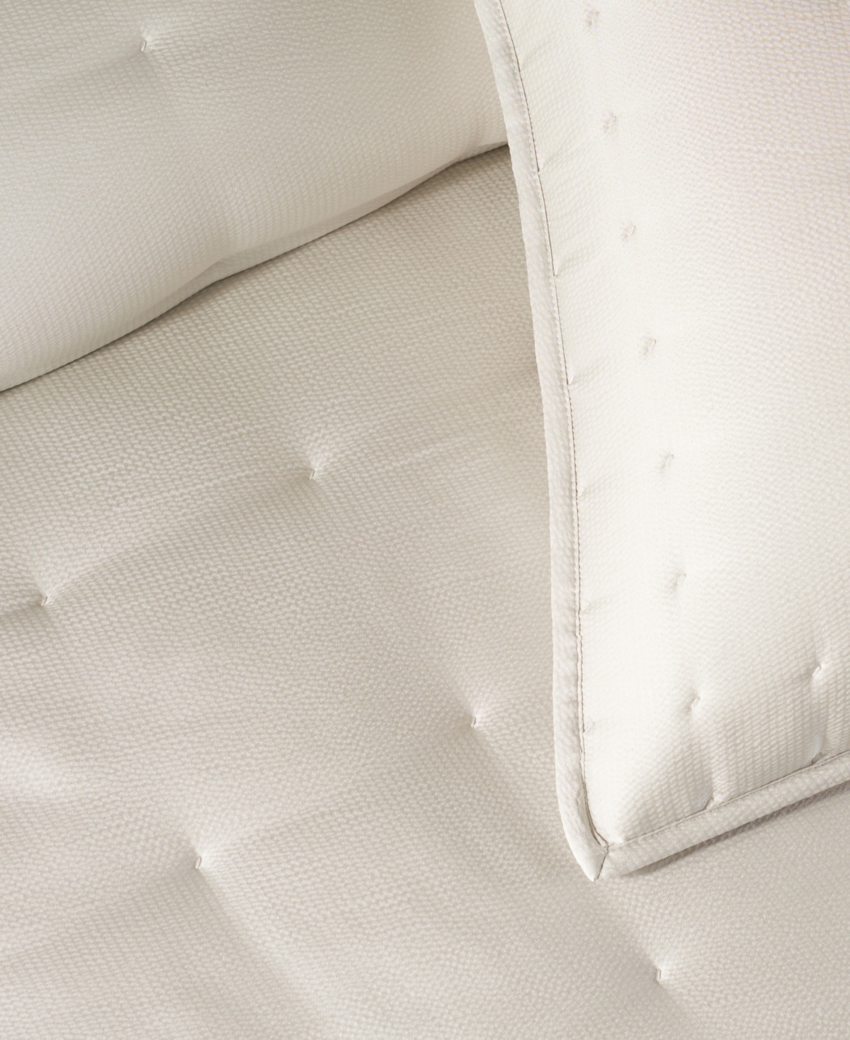 Donna Karan Home Hammered Silk Quilt, King In Platinum