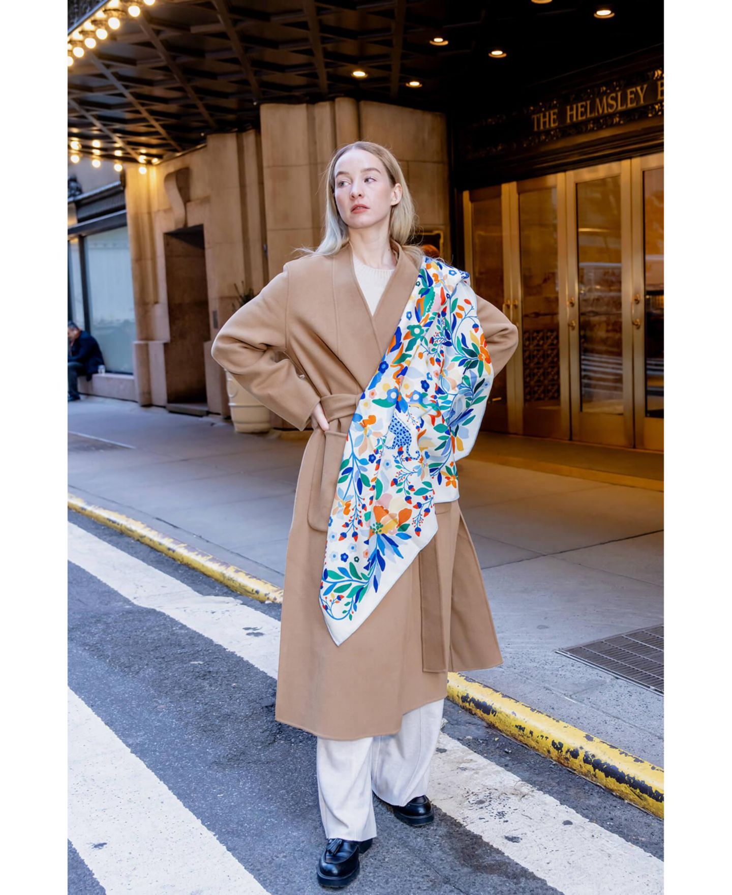 Женский шарф Jessie Zhao New York Double Sided Wool Silk Scarf Of Day Jungle Reverie, цвет: Синий / Белый — фото 4