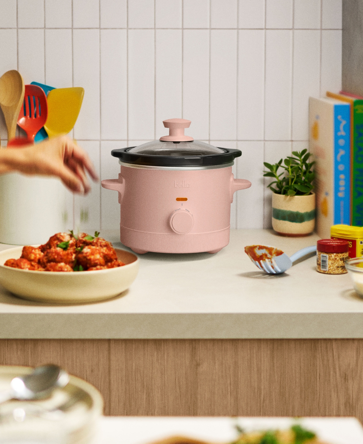 Shop Bella 1.5-quart Slow Cooker In Blossom