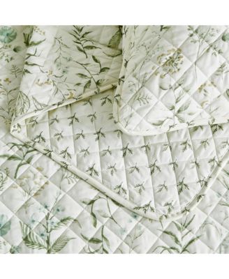 Floral Printed Reversible Stitched Quilt Set with Shams