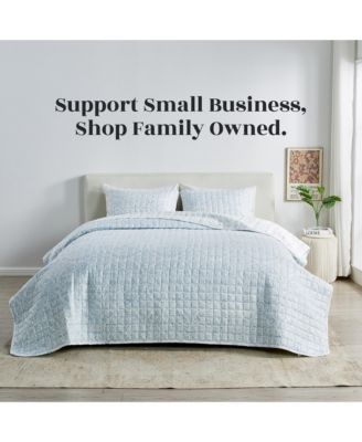 Floral Printed Reversible Stitched Quilt Set with Shams